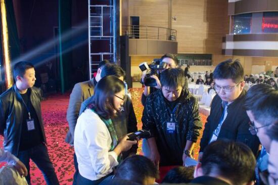 賽孔雀滲透墨印出直噴水印效果引行業革命